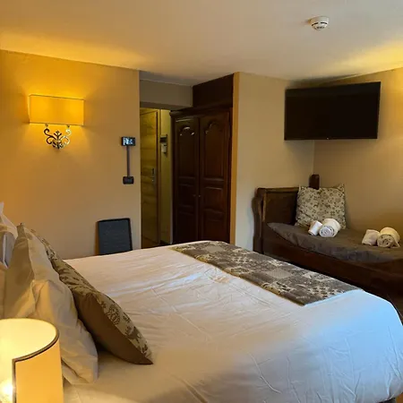 Jumeaux فندق بيريوِل تْشيرفينيا