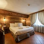 Jumeaux Hotel 3*