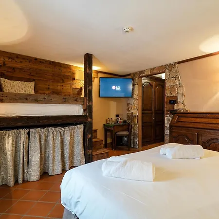 Hotel Jumeaux 3*