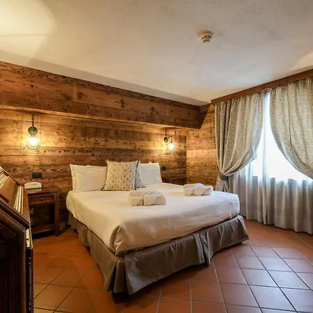Jumeaux Hotel 3*