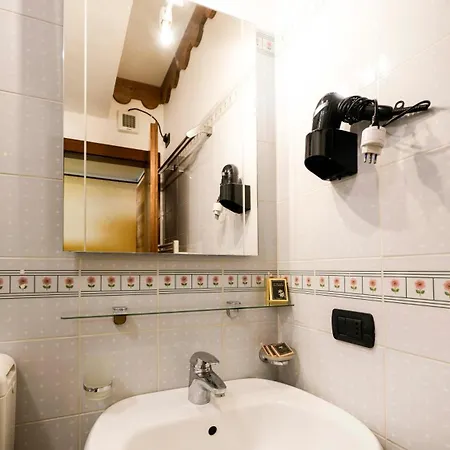 Jumeaux Hotel 3*