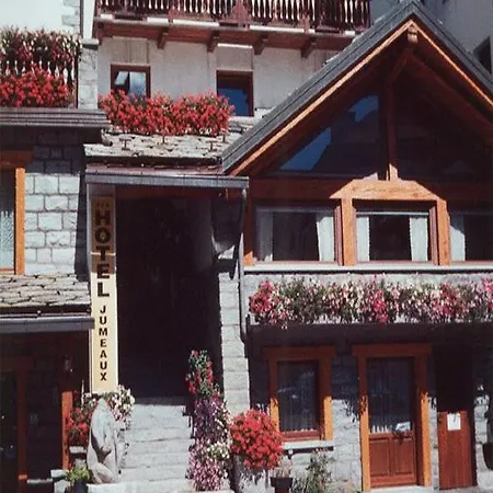 Jumeaux Hotel 3*