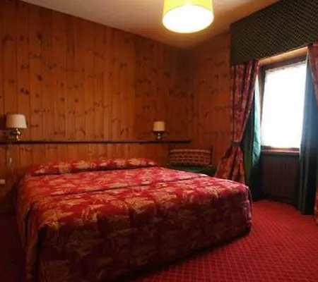 Jumeaux Hotel 3*