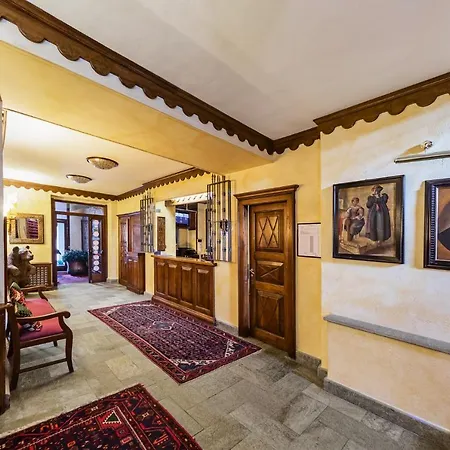 Jumeaux Hotel
